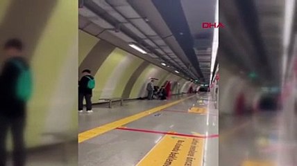 Metroda Atatürk'lü Türk bayraklarına çirkin saldırı