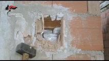 A Caivano armi e droga nascoste nel muro scoperte dai carabinieri