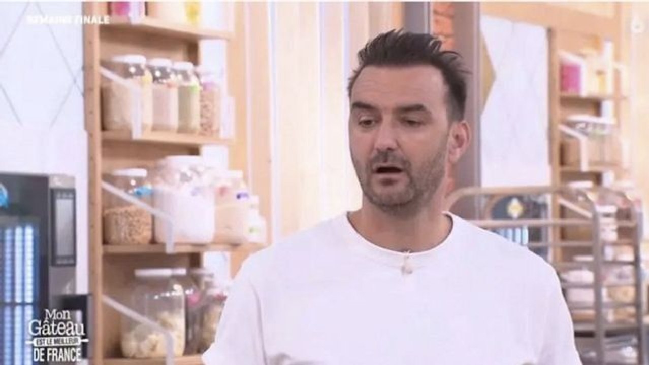 Julia (Le meilleur pâtissier) épate Cyril Lignac et Mercotte avec son "opération chirurgicale"