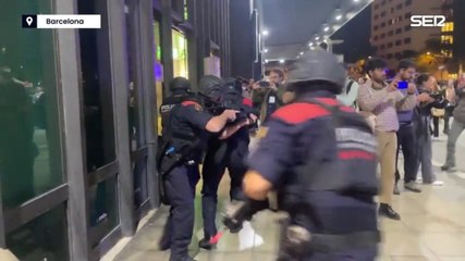 Medio millar de personas participan en un simulacro de atentado en Barcelona