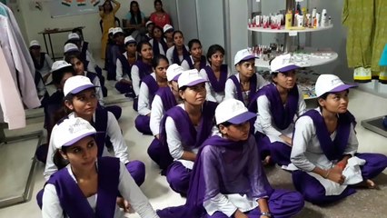 एक कार्मिक के कंधों पर कौशल विकास का भार