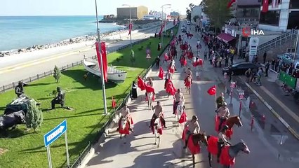 Cumhuriyetin 100'üncü yılında bindikleri atlarla, tarihi İstiklal Yolunu geçecekler