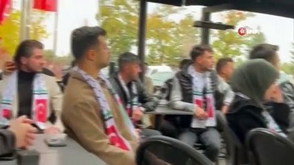 Erzurum AK Parti Gençlik Kolları Starbucks Şubesinde Filistin Atkılarıyla Yer Kapatma Eylemi Gerçekleştirdi