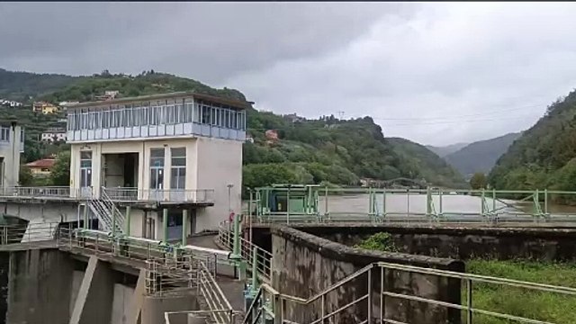 La piena del fiume Serchio a Borgo a Mozzano (Video Borghesi)