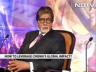 Shahrukh Khan arrives at the panel about globalization of Indian cinema