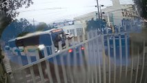 Impressionante: Vídeo mostra ônibus atingindo, em cheio, Ford Ka na Rua Rio Grande do Sul