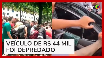 Multidão destrói carro oferecido por influenciador como prêmio de 'gincana' em Guarapari (ES)