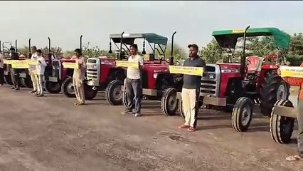 किसानों ने ट्रेक्टर्स से बनाई 'वोट' आकृति, दिया शत प्रतिशत मतदान का संदेश