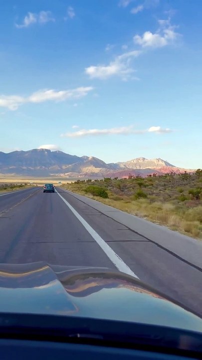 Un voyage de rêve, selon leurs stories.Laeticia Hallyday et Maxim Nucci sont partis tourner le clip inédit d'une chanson de Johnny Hallyday. @ Instagram /Laeticia Hallyday