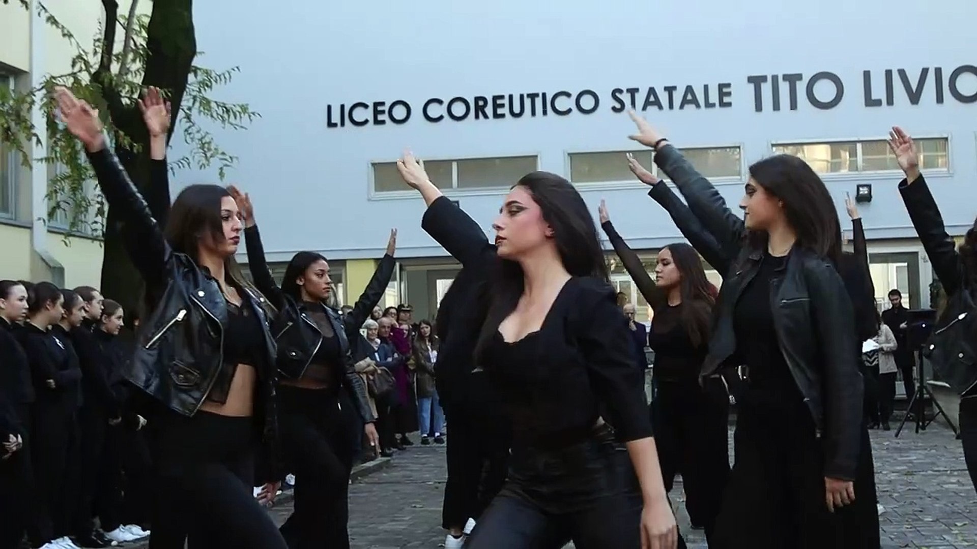 Liceo coreutico Tito Livio, l'inaugurazione dei nuovi spazi in via  Gozzadini - Video Dailymotion