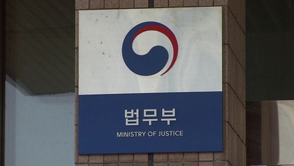 민주당·법무부 연일 공방..."한동훈 팬 육성" VS "왜곡 유감" / YTN