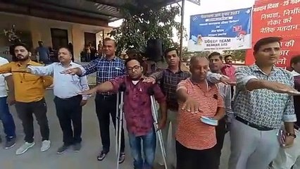 वॉल पेंटिंग का उदघाटन एवं स्टीकर विमोचन