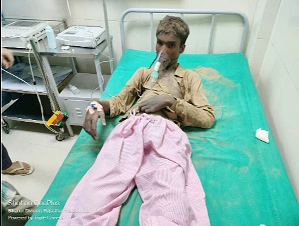बोरवेल में गिरे मंदबुदि्ध किशोर को कांस्टेबल की...