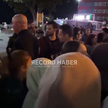 Çanakkale İl Emniyet Müdürü Selim Arıcı, KYK yurdu protestosu yapan öğrencilere şefkatle yaklaştı
