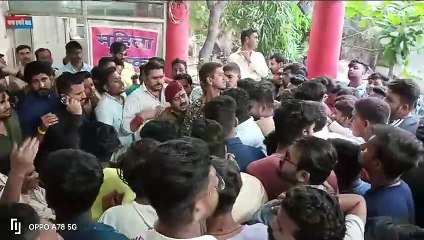 Download Video: surrounded Kotwali police station demanding DJ