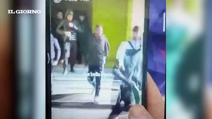 Rho, incappucciati irrompono all'istituto Puecher: fumogeni, petardi e pistola alla mano