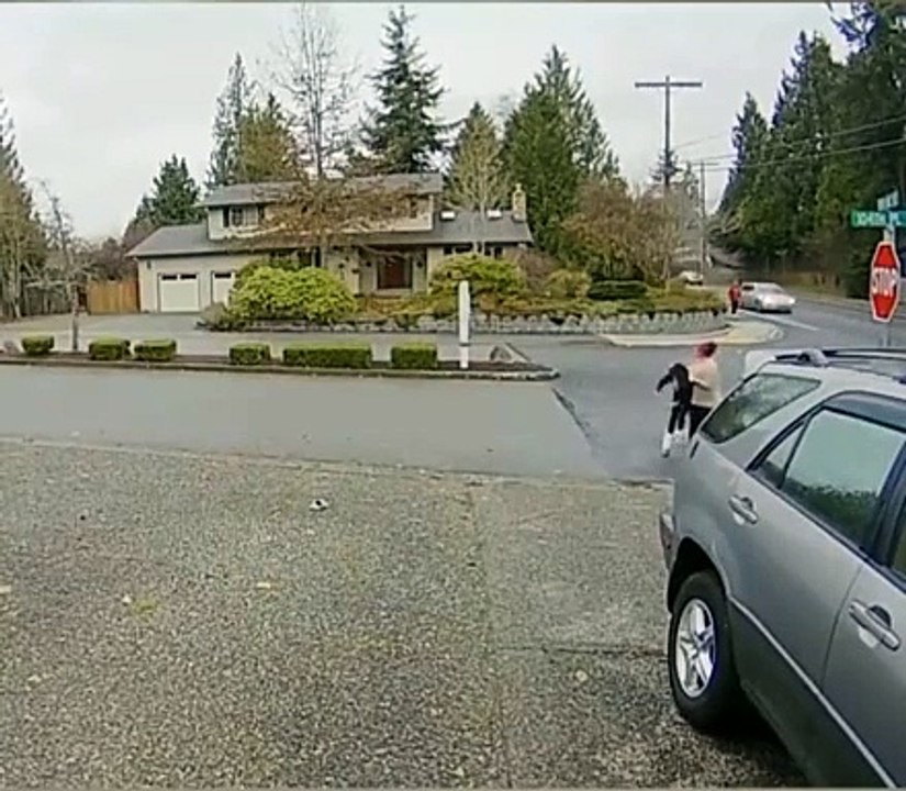 Une voleuse de colis se prend un retour de karma douloureux