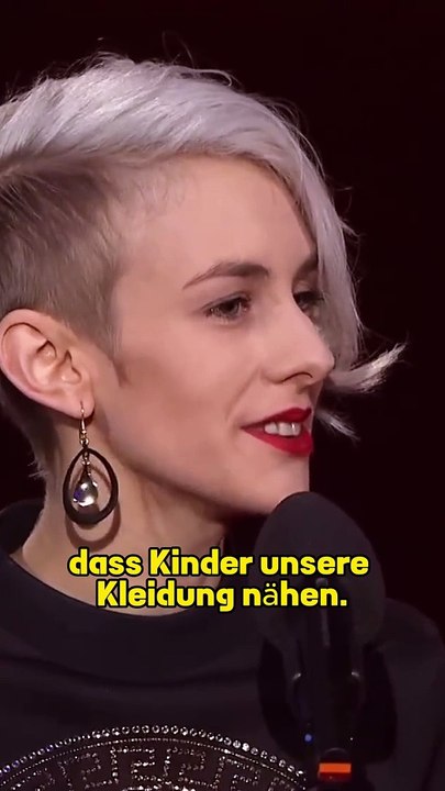 Es muss aufhören damit dass Kinder unsere Kleidung nähen by Lisa Eckhart