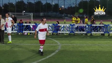 Futbol turnuvasında şöhretler maçı oynandı