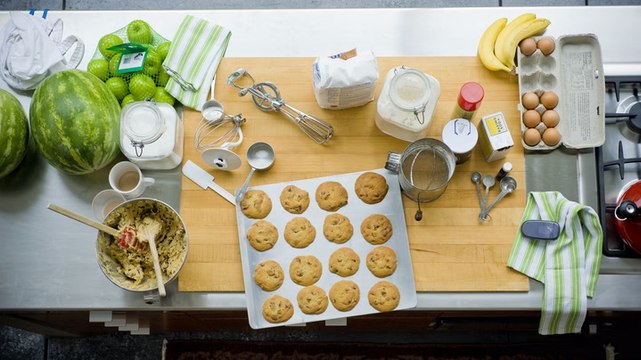 The Difference Between Cookie Sheets and Baking Pans—and When to Use Each