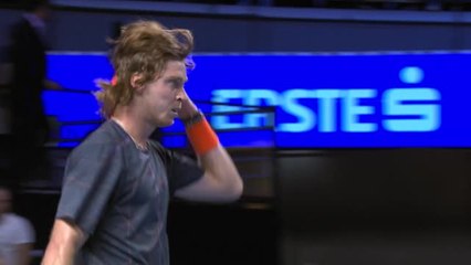 Download Video: Vienne - Rublev écarte Zverev et rejoint le dernier carré