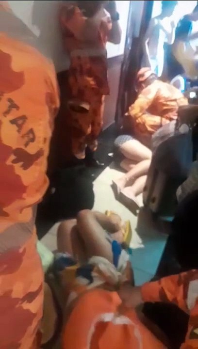 Turistas Passam Mal Após Ficarem Quase Duas Horas Presos Em Elevador De