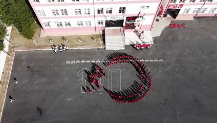 TOSYALI ÖĞRENCİLERDEN OKUL BAHÇESİNDE '100'ÜNCÜ YIL' KOREOGRAFİSİ