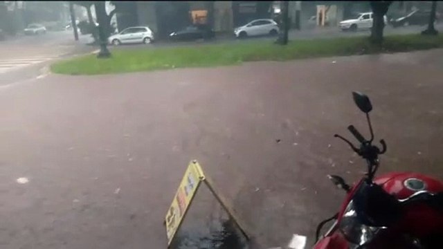 Umuarama tem 1,8 mil domicílios sem energia elétrica após forte chuva desta sexta-feira