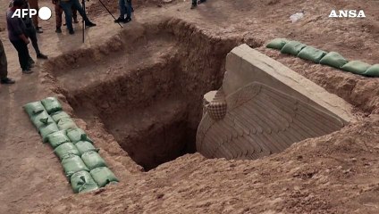 Iraq, riportata alla luce una scultura assira in alabastro di 2.700 anni fa