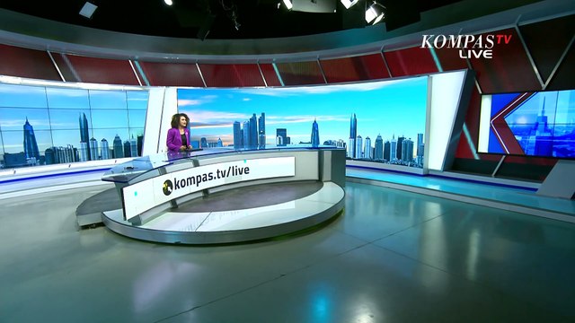 Truk Tanah Tabrak Tiang Lampu Jalan Diduga Akibat Sopir Mengantuk, Satu Pemotor Terluka!