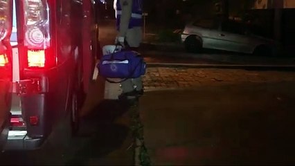 Homem tem suspeita de fratura após cair da escada no Periolo