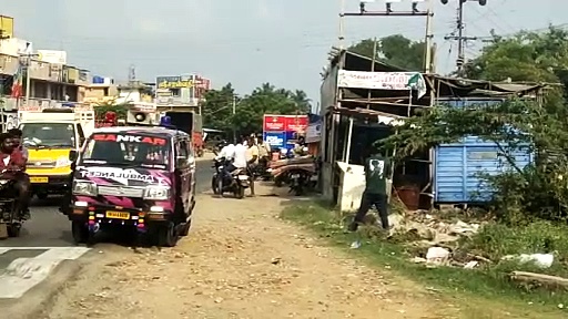 நிற்பதற்கு கூட நிதானம் இல்லை ஆனால் ஆம்புலன்ஸ் ஓட்டும் போதை ஆசாமி