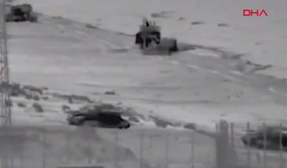 İsrail Kara Kuvvetleri'ne ait tank ve askeri araçlar Gazze'ye doğru ilerliyor