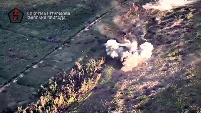 Воины 5-й отдельной штурмовой бригады показали, как мастерски они уничтожили колонну российской бронетехники