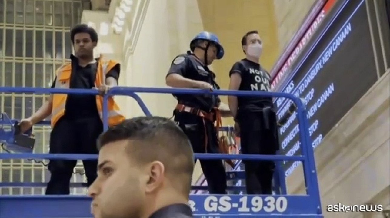 New York, manifestazione pro Palestina blocca Grand Central Station