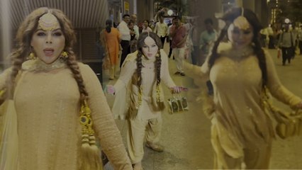 देखिए Rakhi Sawant का फुल इंटरटेनमेंट मस्ती से भरा ये वीडियो