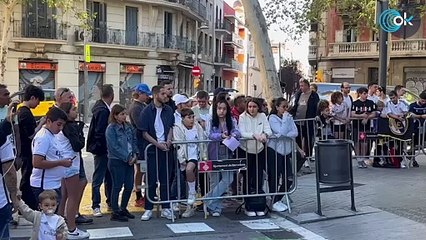 La afición del Real Madrid espera a los jugadores en la puerta del hotel