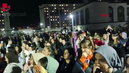 KYK yurdunda öğrenci asansörde kaldı. Binlerce öğrenci protesto etti