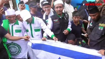 Ormas Bakar Bendera Israel di Depan Konsulat AS di Medan