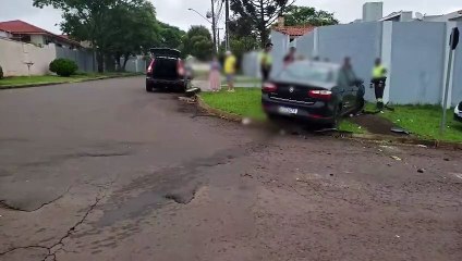 Siena e HR-V se envolvem em acidente no Parque Verde