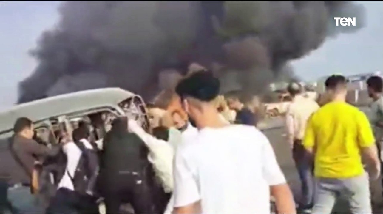 النيران التهمت السيارة.. فيديو مروع لحادث طريق...