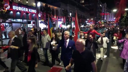 TED TRABZON KOLEJİ'NDEN DEV BAYRAKLI CUMHURİYET YÜRÜYÜŞÜ