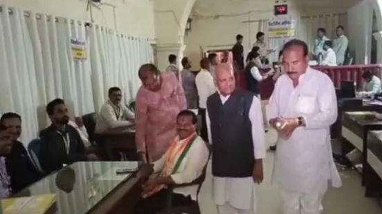 देवास : सोनकच्छ विधानसभा से कांग्रेस प्रत्याशी ने किया नामांकन दाखिल