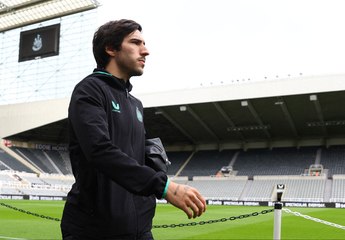 نيوكاسل يؤكد إيقاف تونالي 10 أشهر