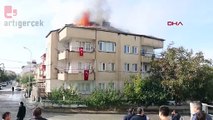 Afyonkarahisar'da üç katlı binanın çatısında yangın