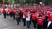 Gazi Mesleki ve Teknik Anadolu Lisesi Öğrencilerine 1000 Türk Bayrağı Dağıttı