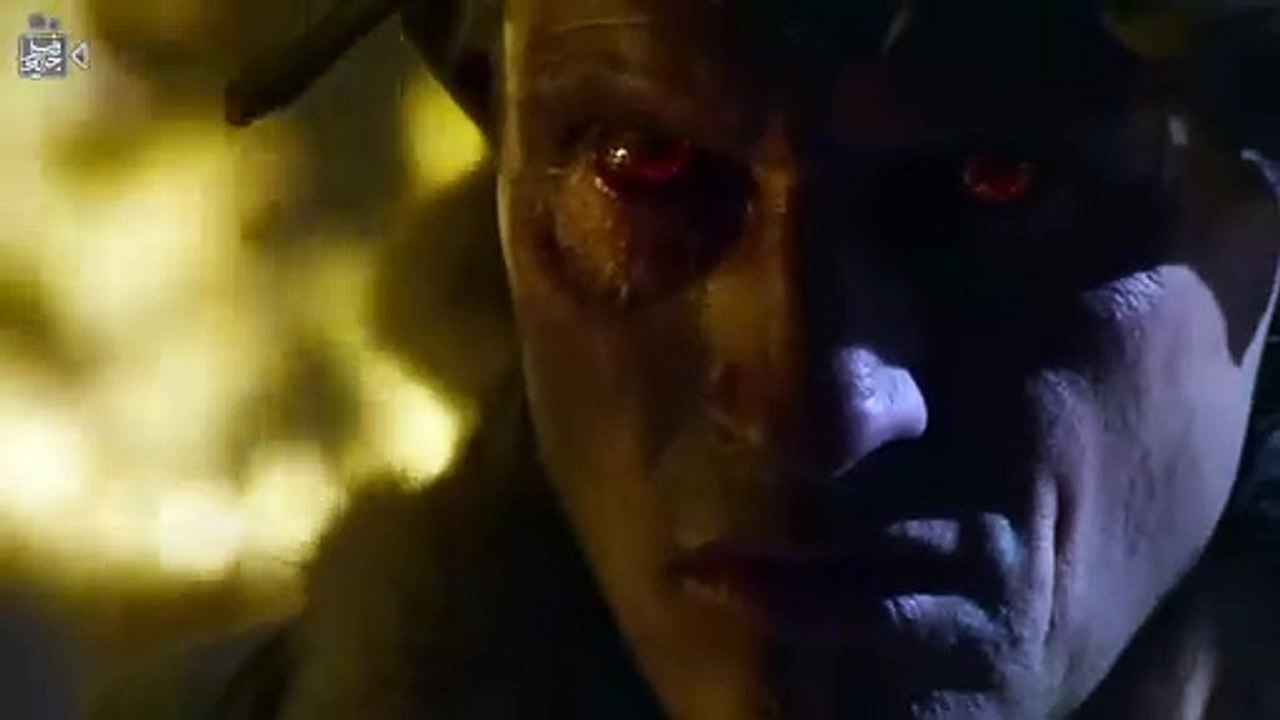 أفيال عتيقة تهاجم أخر حصن للبشرية بعد استدعائها بواسطة ساحر شرير King Arthur