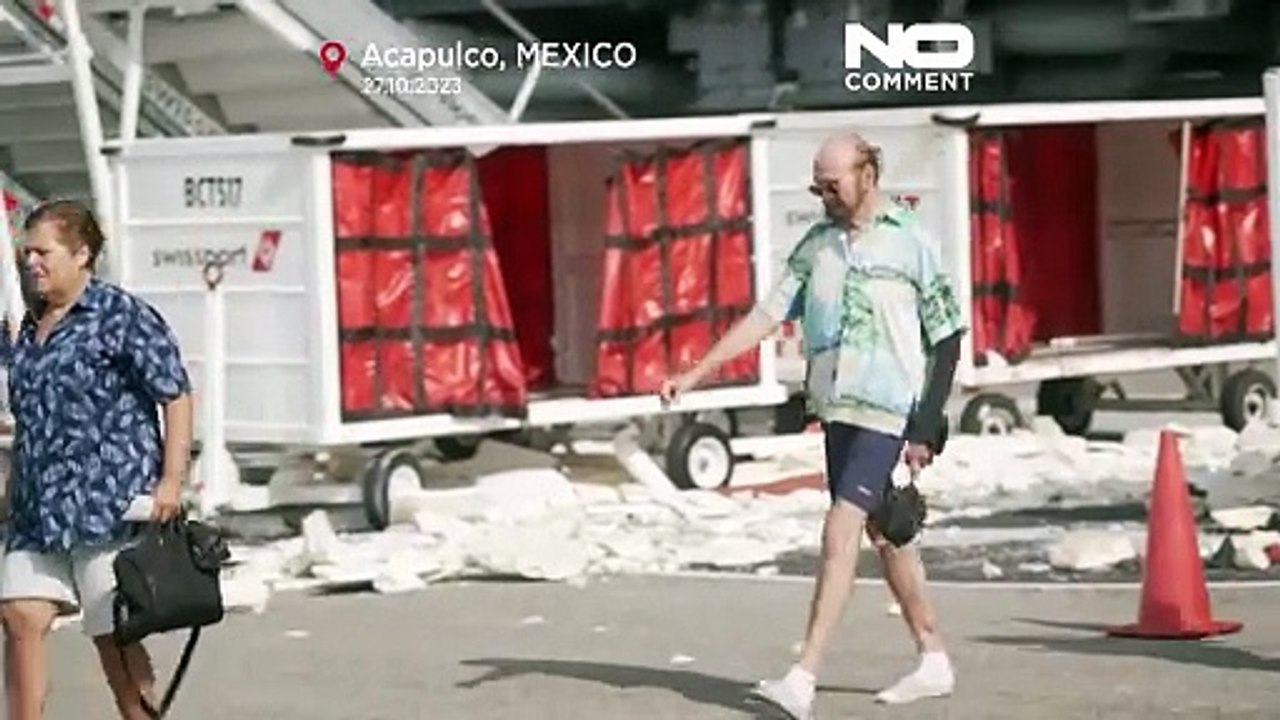 Mexique : les premiers touristes évacués par avion d'Acapulco dévasté par l'ouragan Otis