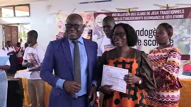 Le ministère du tourisme et des loisirs installe des jeux traditionnels dans des écoles