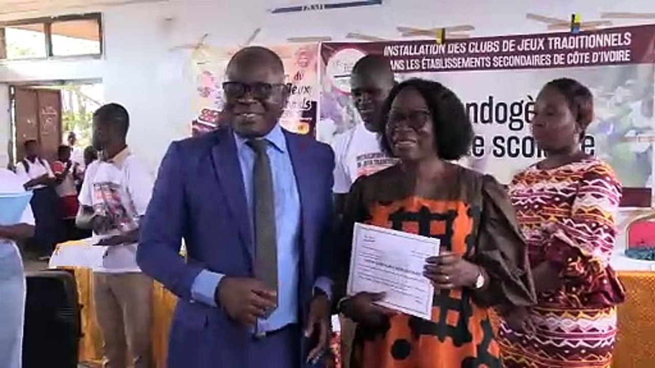 Le ministère du tourisme et des loisirs installe des jeux traditionnels dans des écoles
